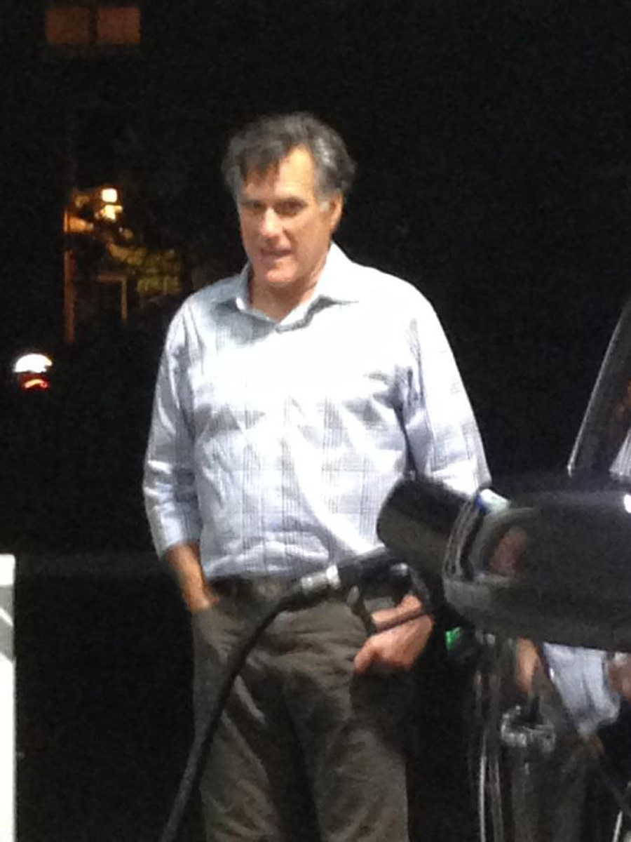 Mitt Romney Finally Pumps His Own Gas